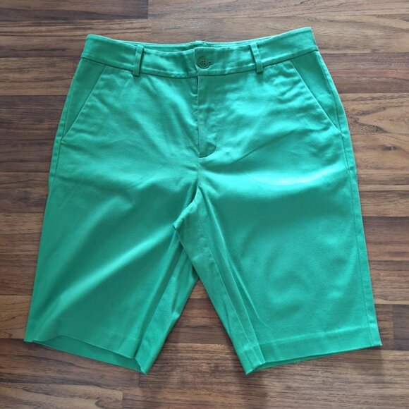 Lauren Ralph Lauren Pants - Lauren Ralph Lauren women's size 6, green, multi-pocket Bermuda shorts.